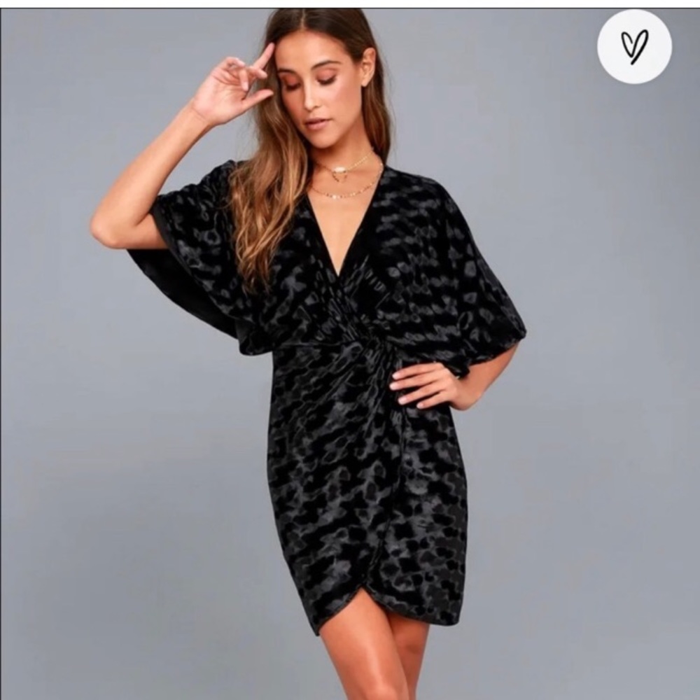 Lulus black velvet batwing dress size XS women’s